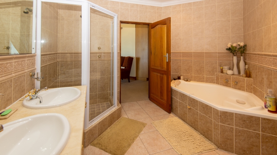 7 Bedroom Property for Sale in Outeniqua Strand Western Cape